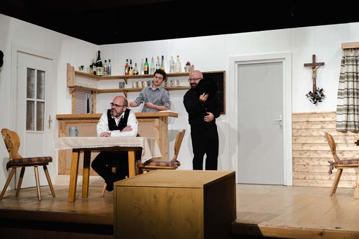 Theater-100